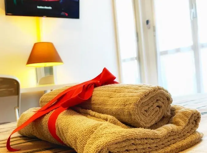 Apartament Quaranta Short