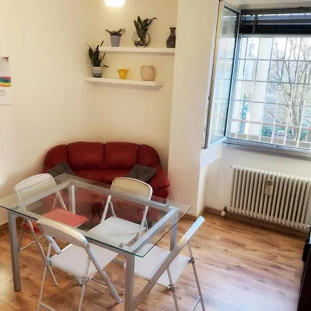 Quaranta Short アパート