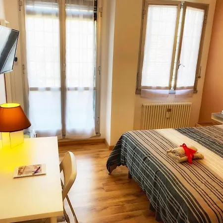 Quaranta Short Reggio Emilia
