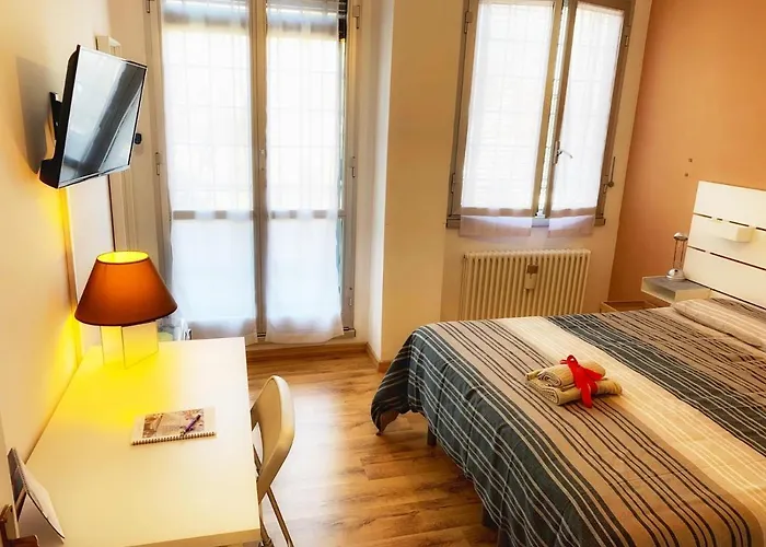 Quaranta Short Reggio d'Emilie